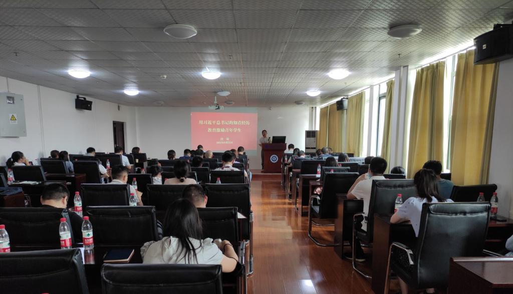 武汉纺织大学继续教育资讯 校领导为学工系统讲党课